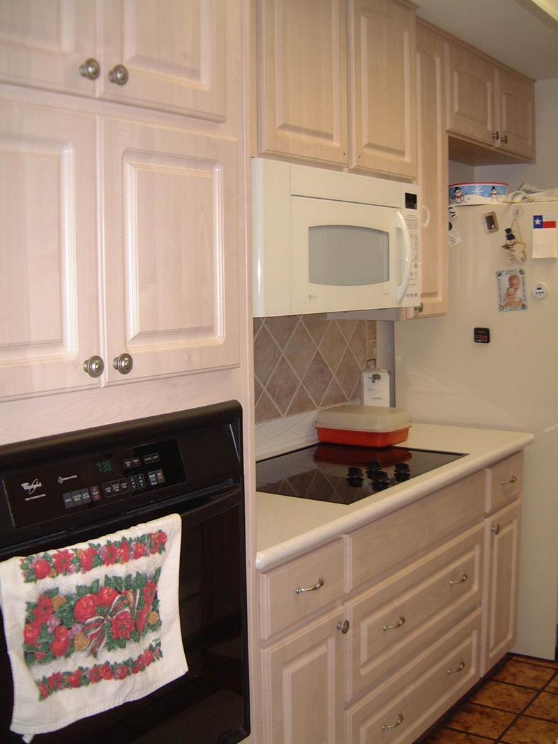 2003/12(Dec)/01-Pre Christmas Fun/800x600_2003-12-20-07-New-Kitchen.JPG